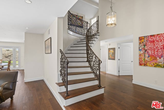 3804 Vista Linda Drive, Encino, CA 91316 — photo 3 of 19
