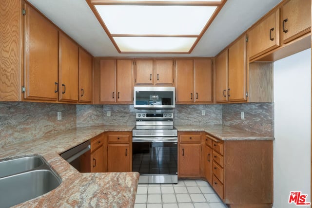 8821 Penridge Place, Inglewood, CA 90305 — photo 11 of 39
