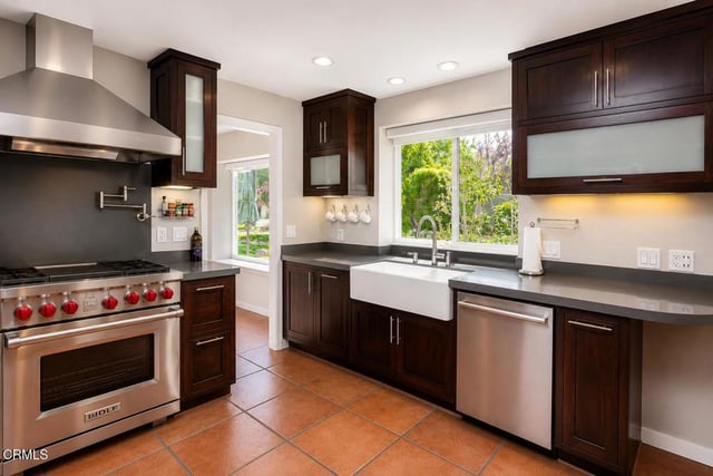548 Live Oak Circle Drive, Calabasas, CA 91302 — photo 10 of 27