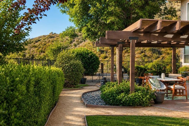 548 Live Oak Circle Drive, Calabasas, CA 91302 — photo 13 of 27