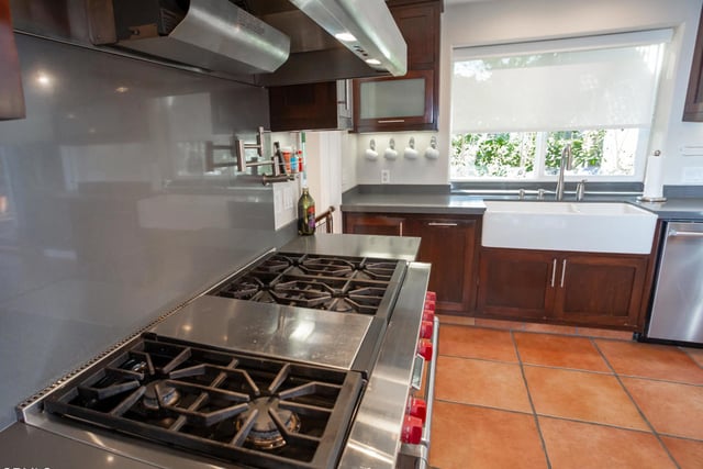 548 Live Oak Circle Drive, Calabasas, CA 91302 — photo 8 of 27