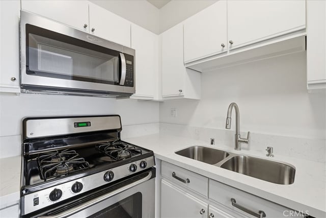 11822 Goshen Avenue 303, Los Angeles, CA 90049 — photo 8 of 22