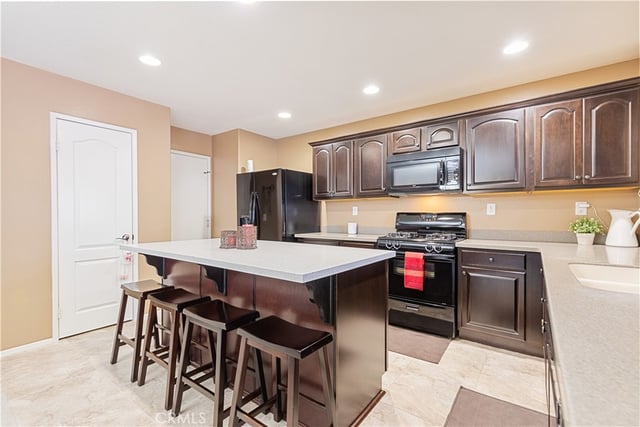 38113 Versailles, Palmdale, CA 93552 — photo 5 of 38