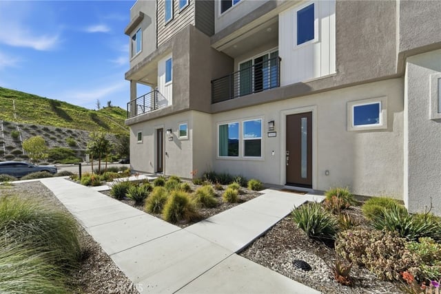 26661 Blue Hills Loop, Valencia, CA 91381 — photo 5 of 22