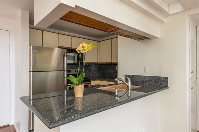 1440 Veteran Avenue 601, Los Angeles, CA 90024 — photo 12 of 34