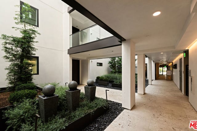 505 S Barrington Avenue 104, Los Angeles, CA 90049 — photo 36 of 55