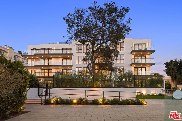 505 S Barrington Avenue 104, Los Angeles, CA 90049 — photo 50 of 55
