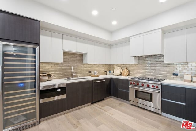 505 S Barrington Avenue 104, Los Angeles, CA 90049 — photo 9 of 55