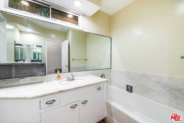 10435 Whipple Street, Toluca Lake, CA 91602 — photo 16 of 30