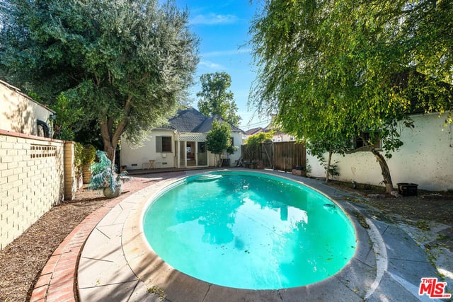 10435 Whipple Street, Toluca Lake, CA 91602 — photo 21 of 30