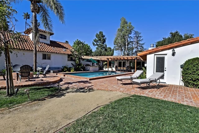 23130 Oxnard Street, Woodland Hills, CA 91367 — photo 30 of 39