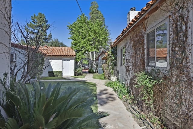 23130 Oxnard Street, Woodland Hills, CA 91367 — photo 34 of 39