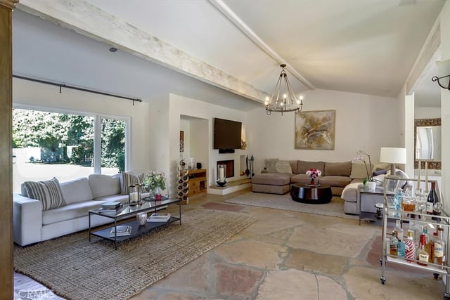 23130 Oxnard Street, Woodland Hills, CA 91367 — photo 6 of 39