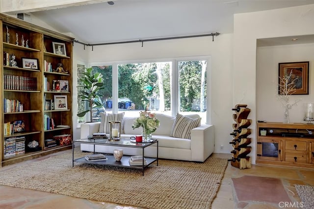 23130 Oxnard Street, Woodland Hills, CA 91367 — photo 7 of 39