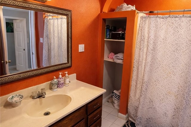 2032 W 77th St, Los Angeles, CA 90047 — photo 10 of 19