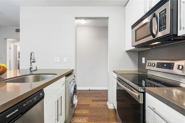 141 S Clark Drive 326, West Hollywood, CA 90048 — photo 13 of 40