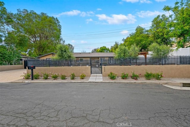 554 Calle Jazmin, Thousand Oaks, CA 91360 — photo 4 of 51