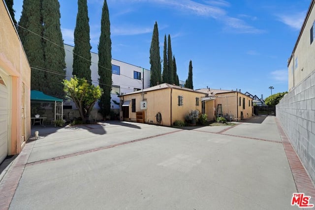 840 N Poinsettia Place, Los Angeles, CA 90046 — photo 35 of 41