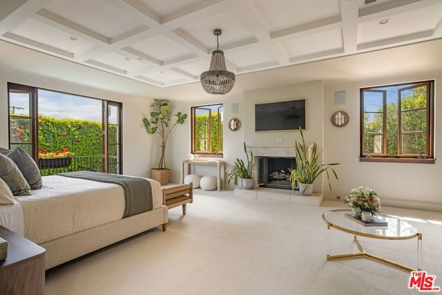 182 N Carmelina Avenue, Los Angeles, CA 90049 — photo 24 of 33