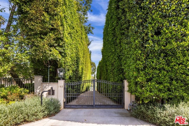 182 N Carmelina Avenue, Los Angeles, CA 90049 — photo 4 of 33