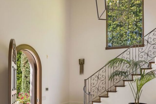 182 N Carmelina Avenue, Los Angeles, CA 90049 — photo 5 of 33