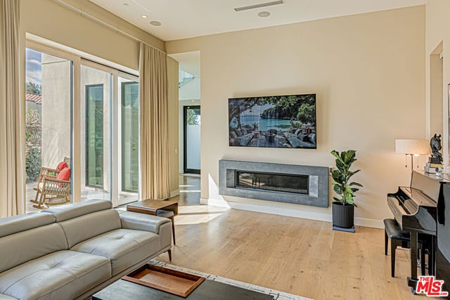 310 N Lucerne Boulevard, Los Angeles, CA 90004 — photo 10 of 53