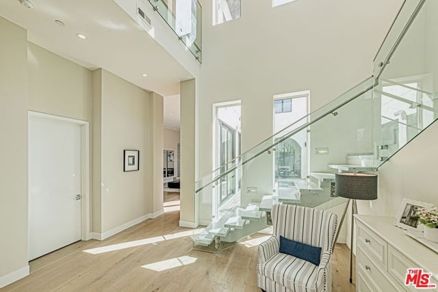 310 N Lucerne Boulevard, Los Angeles, CA 90004 — photo 2 of 53