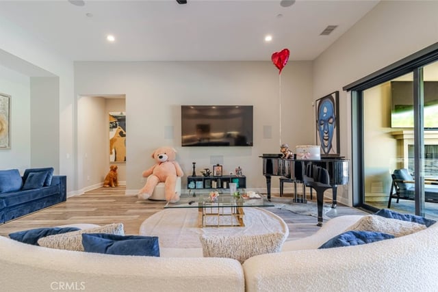 10949 Cartwright Drive, Chatsworth, CA 91311 — photo 11 of 54