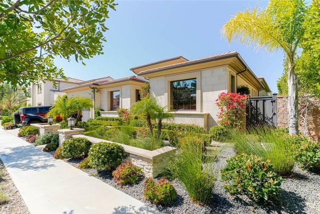 10949 Cartwright Drive, Chatsworth, CA 91311 — photo 4 of 54