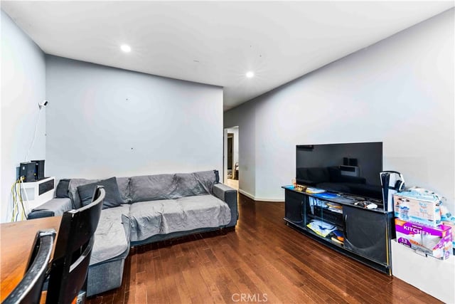 736 W 41st Place, Los Angeles, CA 90037 — photo 13 of 50