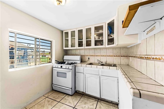 736 W 41st Place, Los Angeles, CA 90037 — photo 27 of 50