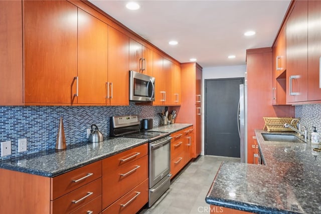 1121 N Olive Drive 211, West Hollywood, CA 90069 — photo 10 of 39