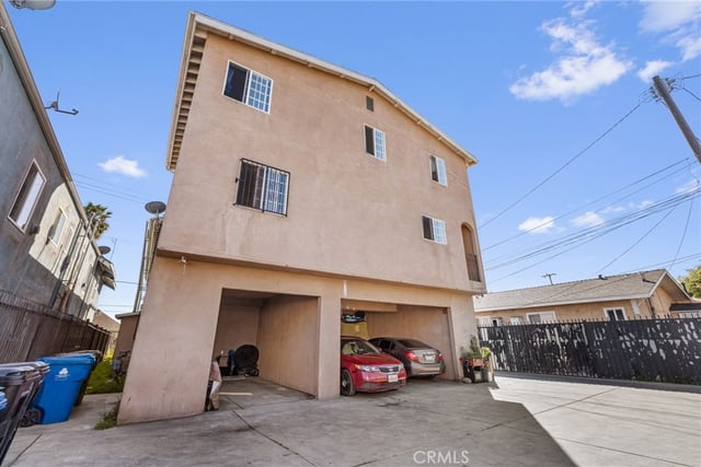 879 E 40th Place, Los Angeles, CA 90011 — photo 4 of 55