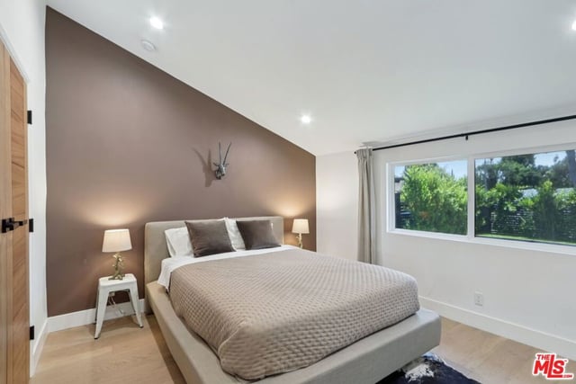 13117 Magnolia Boulevard, Sherman Oaks, CA 91423 — photo 16 of 23