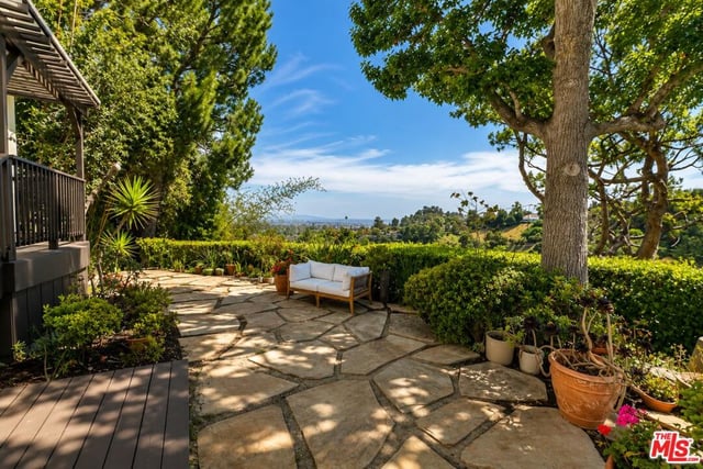 1030 N Kenter Avenue, Los Angeles, CA 90049 — photo 16 of 17