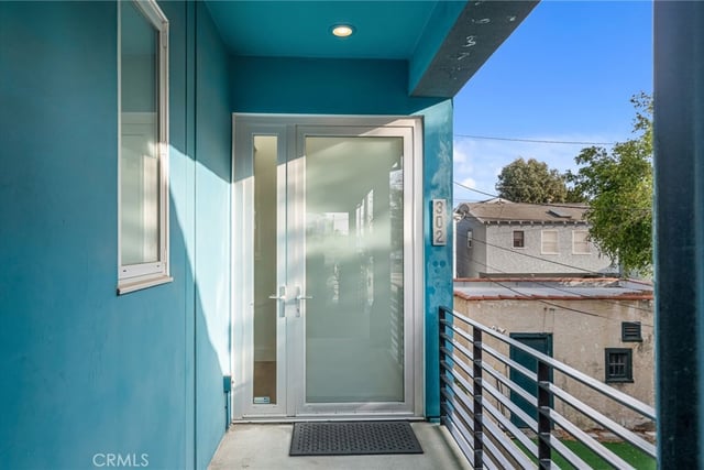 302 S Venice, Venice, CA 90291 — photo 2 of 41