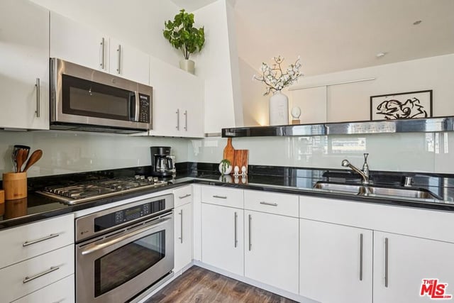 1100 Wilshire Boulevard 2209, Los Angeles, CA 90017 — photo 15 of 53