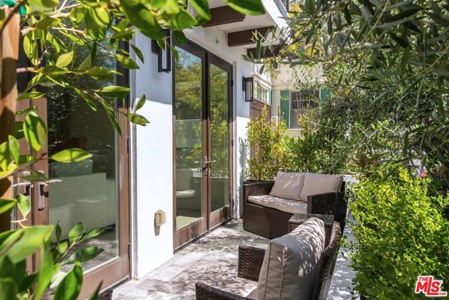 10725 Ashton Avenue 101, Los Angeles, CA 90024 — photo 11 of 27