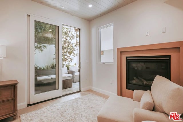 10725 Ashton Avenue 101, Los Angeles, CA 90024 — photo 15 of 27