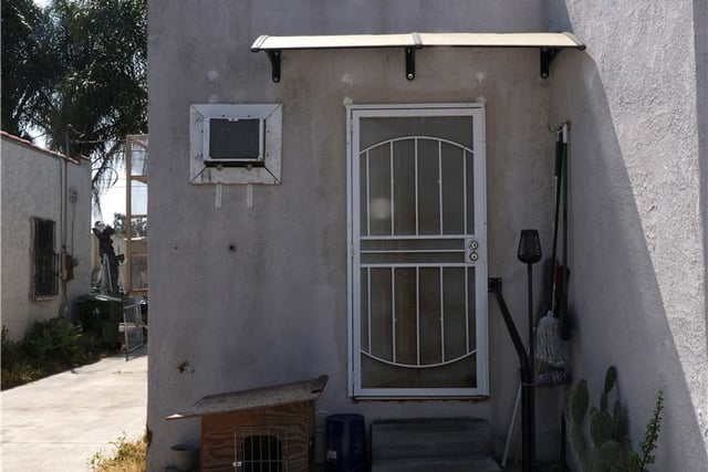 611 W 91st, Los Angeles, CA 90044 — photo 12 of 41