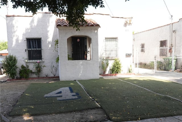 611 W 91st, Los Angeles, CA 90044 — photo 2 of 41