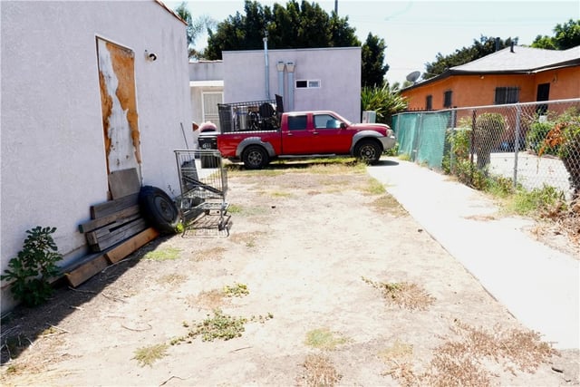 611 W 91st, Los Angeles, CA 90044 — photo 4 of 41