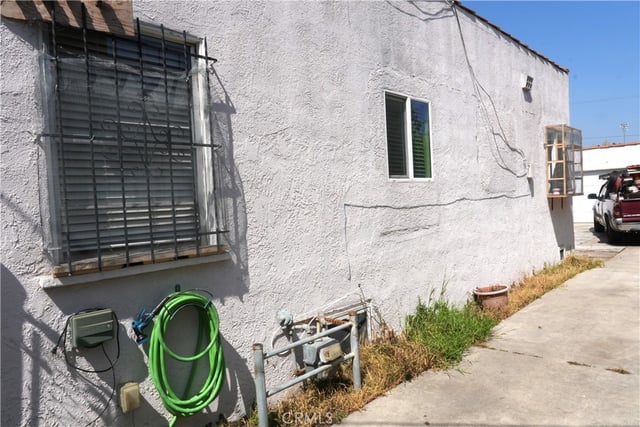 611 W 91st, Los Angeles, CA 90044 — photo 9 of 41