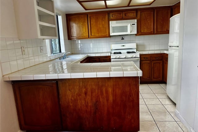 19451 Sherman Way 501, Reseda, CA 91335 — photo 6 of 40