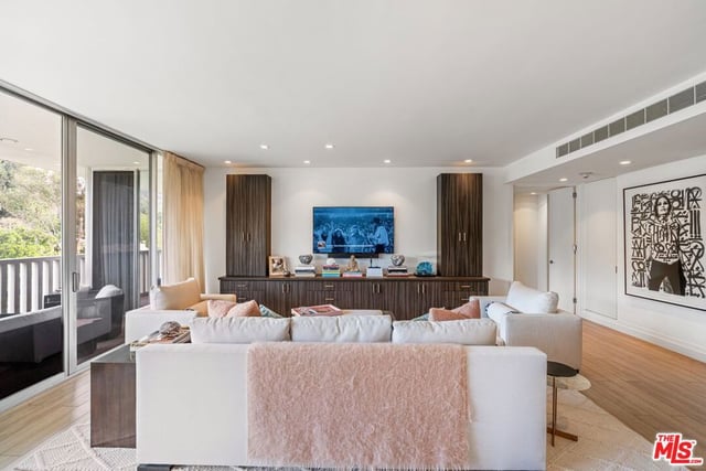 9255 Doheny Road 703, West Hollywood, CA 90069 — photo 6 of 28
