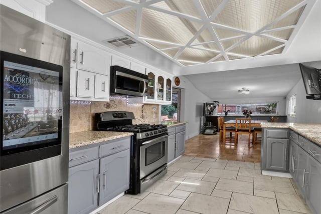 15354 Leadwell Street, Van Nuys, CA 91406 — photo 7 of 23