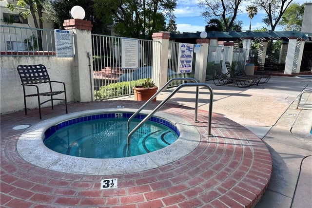 5700 Etiwanda 264, Tarzana, CA 91356 — photo 32 of 34