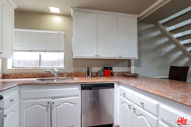 11753 Mayfield Avenue 7, Los Angeles, CA 90049 — photo 5 of 18