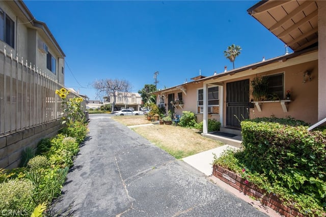 5238 Hermitage, Valley Village, CA 91607 — photo 20 of 34