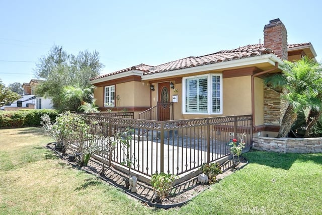 4704 E Centralia Street, Long Beach, CA 90808 — photo 3 of 25